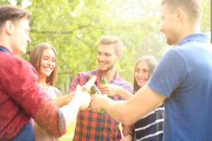 Studenten stoßen an
